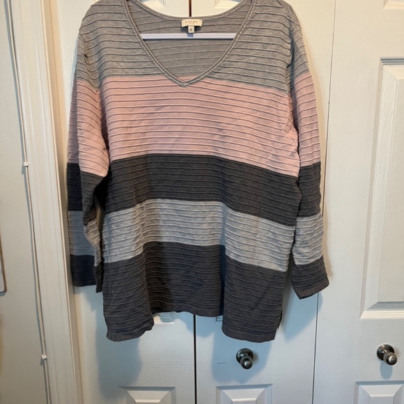 Laura size 3X pullover - Picture 2 of 11